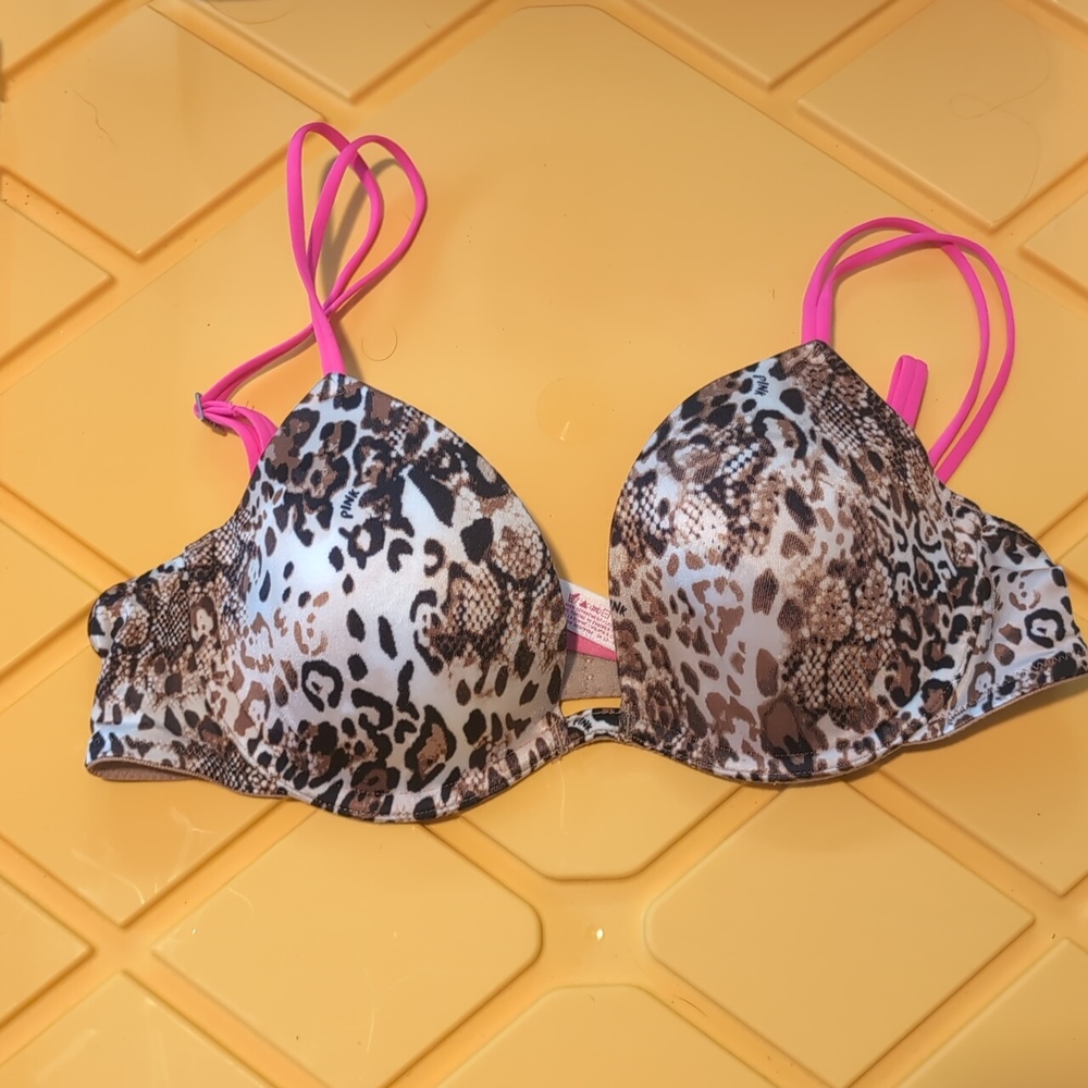 34b Victoria's Secret Heartbreaker lightly lined Bra